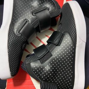Brand new Men's Nike Flystepper 2k3 PRM